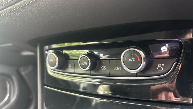 Vauxhall Grandland X 1.6 Hybrid4 300 Business Ed Nav Premium 5dr Auto Hatchback